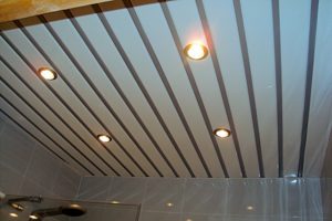 Реечный потолок в ванной комнате - строение, разновидности, самостоятельный монтаж