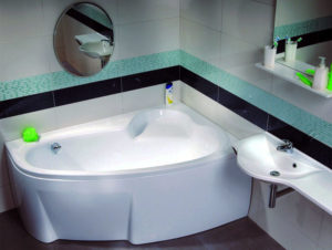 Асимметричная угловая ванна: рекомендации по выбору и установке