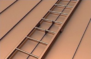 ﻿Как сделать складную лестницу на конек крыши - рассматриваем варианты
