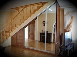 5 вариантов шкафов под лестницей и пошаговая инструкция по монтажу встроенной конструкции