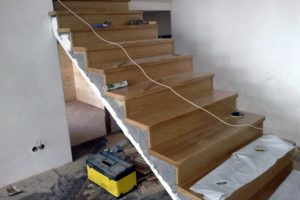 Отделка бетонной лестницы деревом - как выполнить самостоятельно